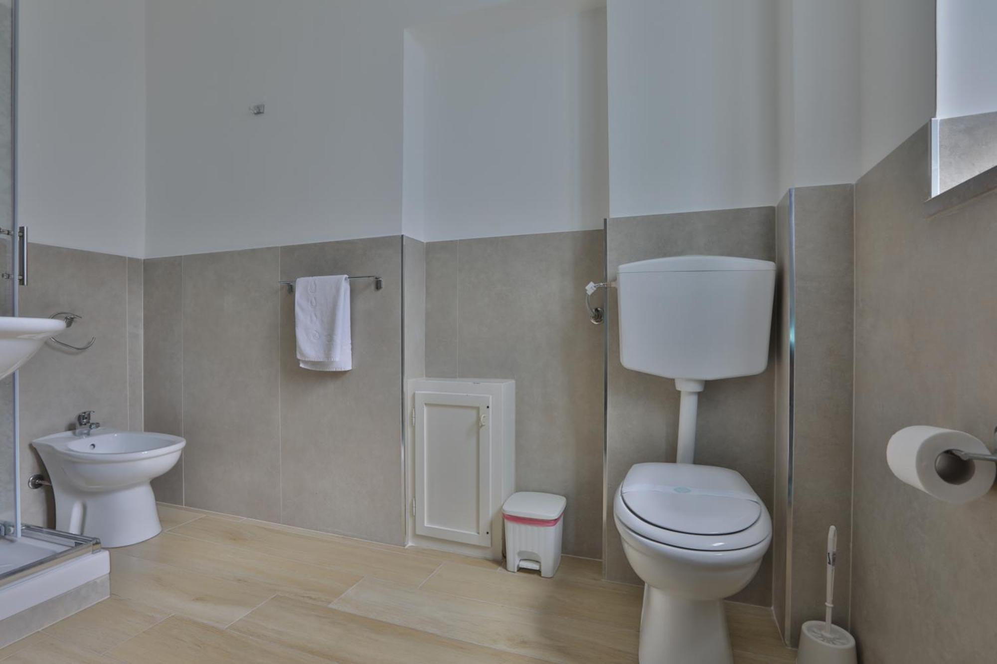 Double Room,1559687905:JPEG